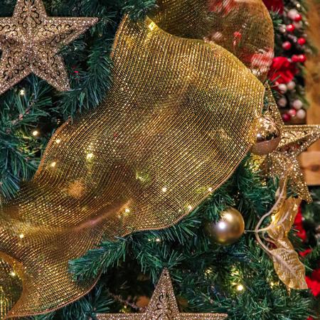 Árvore De Natal Dourada Com Led 130x45cm Decorada Exclusivo