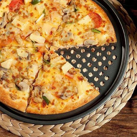 Imagem de Assadeira Pizza Furada Forma Furadinha Teflon Antiaderente 35cm