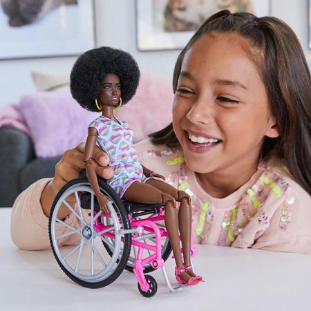 Imagem de Barbie Fashionista Cadeira de Rodas Negra - Mattel