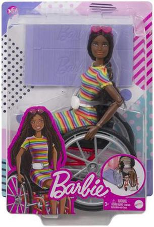 Barbie Fashionista com cabelo cacheado