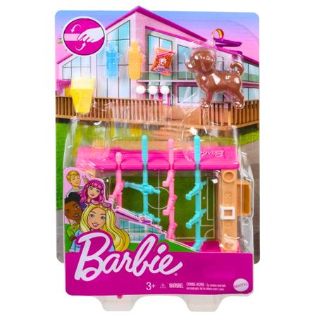 Imagem de Barbie Mini Playset com Pet, Acessórios e Mesa de Pebolim de Trabalho, Tema da Noite do Jogo, Presente para Crianças de 3 a 7 anos