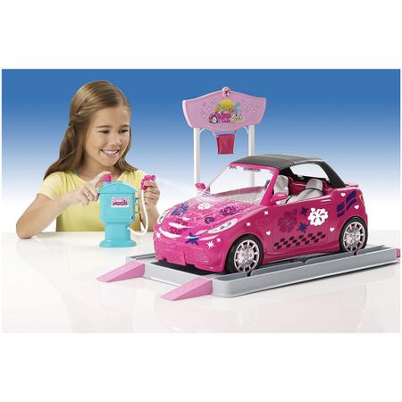 Mattel mostra carro da Barbie em tamanho real no salão do