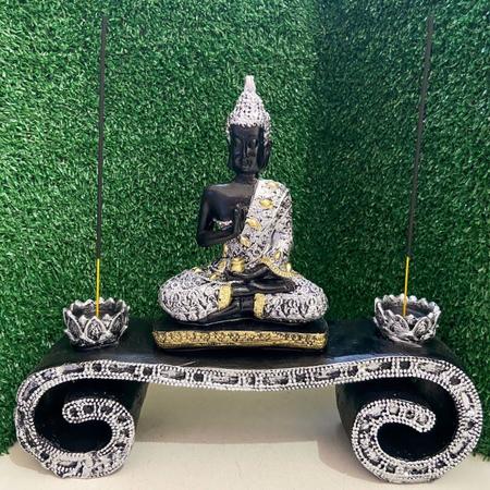 Base Aparador Estátua de Buda Hindu com Altar e 2 Castiçais em Resina - LZ Decorações Imagem de Base Aparador Estátua de Buda Hindu com Altar e 2 Castiçais em Resina