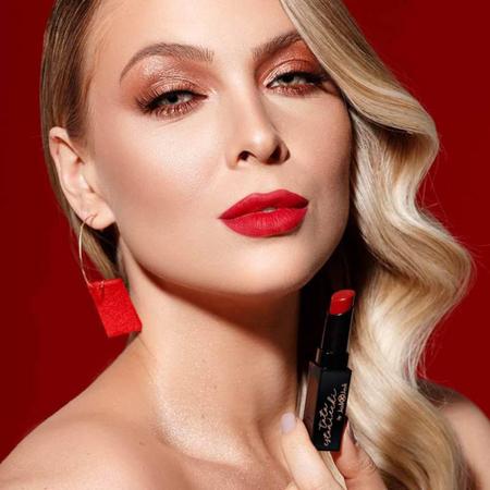 Batom Matte Joli Joli Tata Estaniecki All My Ways Rouge Intense 3g Imagem de Batom Matte Joli Joli Tata Estaniecki All My Ways Rouge Intense 3g