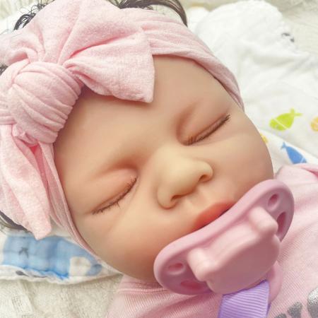 Imagem de Bebê Reborn Boneca Realista 48cm 100% Silicone Brastoy Conjunto de Roupa Chupeta Mamadeira e Pelúcia