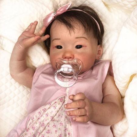 Imagem de Bebe Reborn Cai Oriental Menina -corpinho De Tecido + Bolsa