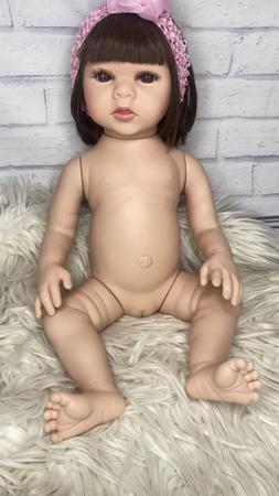 Bebe boneca Reborn Corpo 100% Silicone com Kit Enxoval, Babador