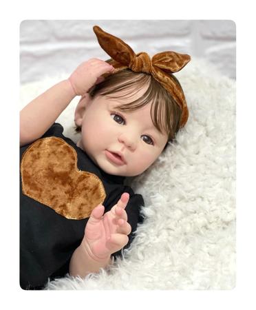 BEBÊ REBORN MENINA BIA MEGA REALISTA COM COVINHA CABELO FIO A FIO -  Maternidade Mundo Baby Reborn