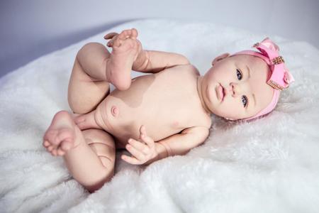 Lindo Bebê Reborn Recém Nascido Carequinha + Enxoval - Mundo Azul e Rosa -  Bonecas - Magazine Luiza