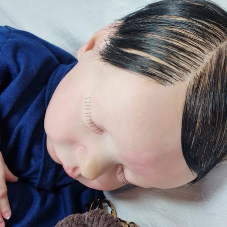 Bebê Reborn Menino Olhos fechados sorrindo - Caio - Silicone - 50cm