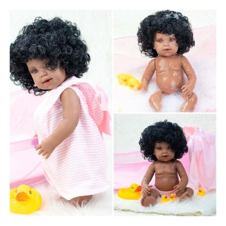 KEIUMI Bebê Reborn Menina 57cm Negra Cabelo Crespo Implantado Fio