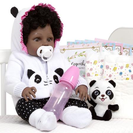 Bebe Reborn Menina Negra Panda Cabelo Cacheado Pode Banho - Cegonha Reborn  Dolls - Boneca em Tratamento de Câncer - Magazine Luiza