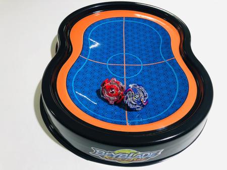 Arena de Batalha Beyblade Standard - Shu Kurenai - Pião de Batalha e  Acessórios - Magazine Luiza