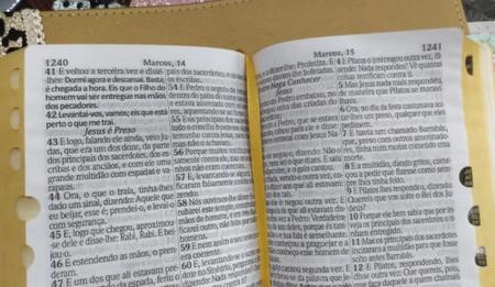 Bíblia Sagrada - Mover De Deus Letra Ultragigante Preta Arc - Bíblia -  Magazine Luiza