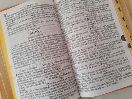 Biblia Letra Hiper Gigante ARC Harpa E Corinhos Zíper Preta - - Bíblia -  Magazine Luiza