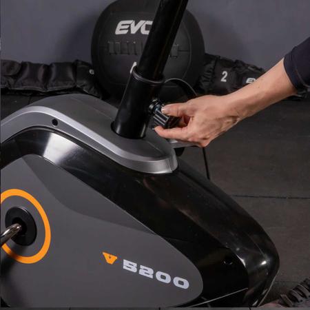 Imagem de Bicicleta Ergométrica Tração Magnética V5200  Evox Fitness