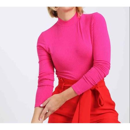 Blusa canelada manga longa gola alta tendência - Filó Modas Imagem de Blusa canelada manga longa gola alta tendência