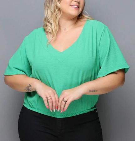 Imagem de Blusa Cropped feminino plus size gola v manga curta fluida casual