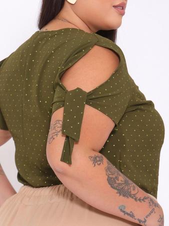 Blusa Curve Com Amarraçao Gola V Manga Curta Brilho Leve - PLUMP Imagem de Blusa Curve Com Amarraçao Gola V Manga Curta Brilho Leve