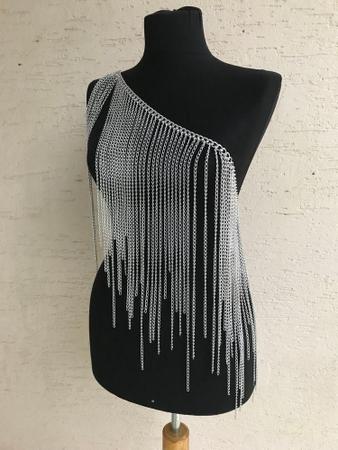 blusa de correntes prata borychain bodychain colar corporal - dondocas.bijus Imagem de blusa de correntes prata borychain bodychain colar corporal