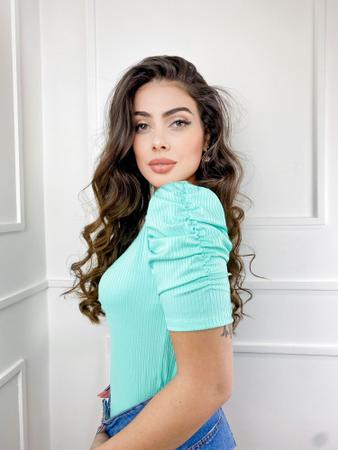 Blusa feminina Tecido canelado manga curta princesa drapeada gola rasa exclusiva - Filó Modas Imagem de Blusa feminina Tecido canelado manga curta princesa drapeada gola rasa exclusiva