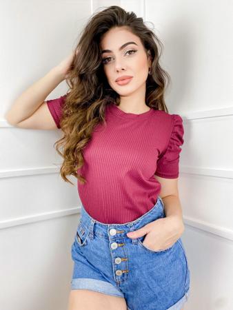Blusa feminina Tecido canelado manga curta princesa drapeada gola rasa exclusiva - Filó Modas Imagem de Blusa feminina Tecido canelado manga curta princesa drapeada gola rasa exclusiva