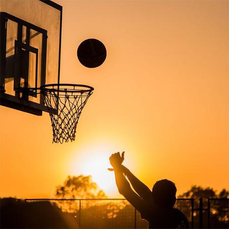 Bola de Basquete Classica 30cm 500grs Laranja para jogar em todo tido de  quadra e se divertir muito - Art Brink - Bola de Basquete - Magazine Luiza