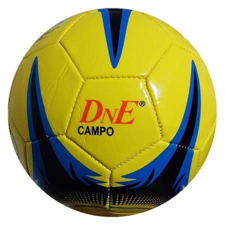 bola de futebol no centro de um campo de jogo 1430278 Foto de