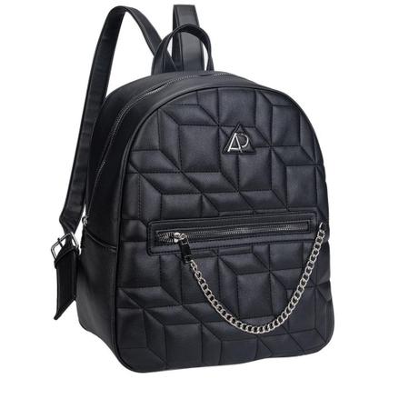 Bolsa Mochila Media Feminina Em Matelassê Linda Alice Palucci Imagem de Bolsa Mochila Media Feminina Em Matelassê Linda Alice Palucci