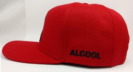 Imagem de Bone alcool vermelho logo preta modelo raso