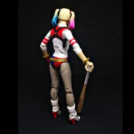 Boneca Action Figure Arlequina Harley Quinn Dc Multiverse B