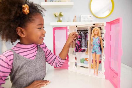 Boneca Barbie Com Cenário E Guarda Roupa De Luxo - Mattel em