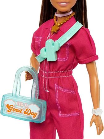Imagem de Boneca Barbie Em Macacão Rosa Com Acessórios O Filme - Mattel HPL76