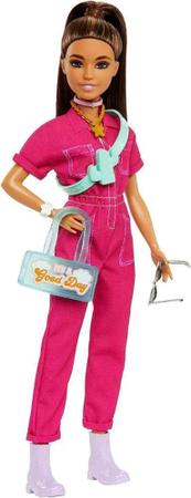 Imagem de Boneca Barbie Em Macacão Rosa Com Acessórios O Filme - Mattel HPL76