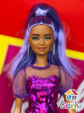 Boneca Barbie Fashionistas 190 Cabelos Loiros Mechas Roxa Vestido  Multicolorido - Mattel