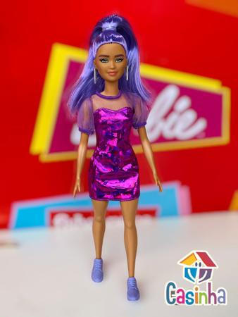 Boneca Barbie Fashionistas 190 Cabelos Loiros Mechas Roxa Vestido  Multicolorido - Mattel