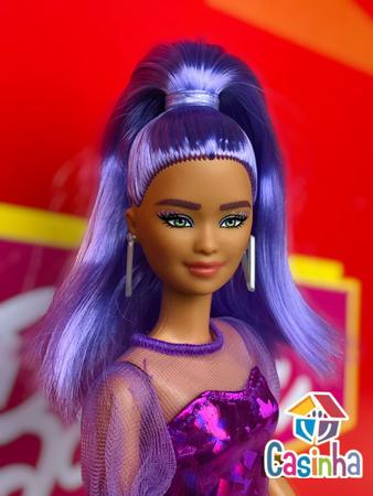 Boneca Barbie Fashionistas 190 Cabelos Loiros Mechas Roxa Vestido  Multicolorido - Mattel