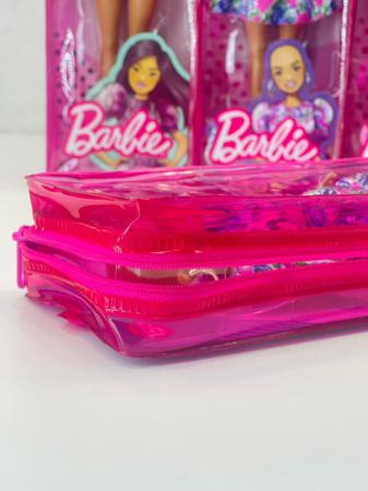 Roupa da barbie na moda com óculos de sol