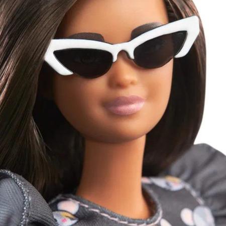 Boneca Barbie Fashionistas 190 Cabelos Loiros Mechas Roxa Vestido  Multicolorido - Mattel