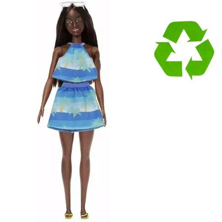 Imagem de Boneca Barbie Malibu Negra Loves The Ocean Produzida Em Plástico Reciclado Retirado do Oceano Mattel