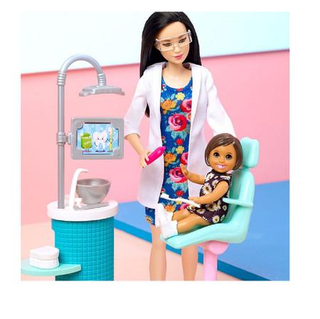 Dentista fã da Barbie cria 'tradição' inspirada na boneca para