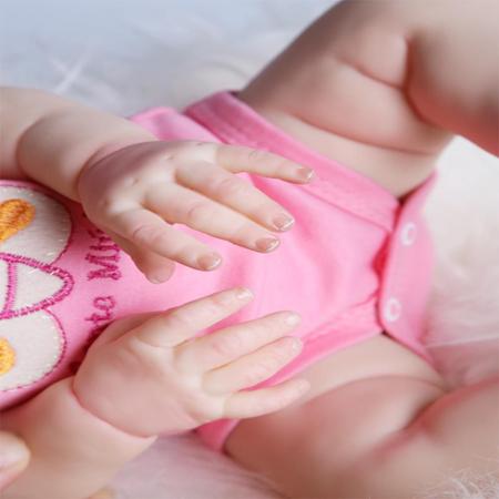 Boneca Bebê Reborn Abigail Corpo de Silicone Realista 48cm no Shoptime