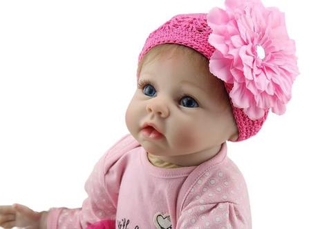 Boneca Bebê Reborn Menina Vinil Corpo Tecido Com Acessórios - Casa & Vídeo