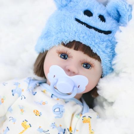 Macacão azul e acessórios para boneca Bebê Reborn
