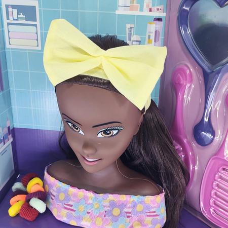 Boneca Busto Infantil Kit Maquiagem Pentear Com Acessorios Negra Cabelo  Cacheado Pente Aplique Maquiadora - Bee Toys