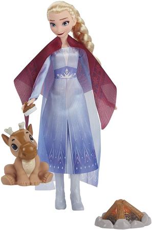Boneca Disney Frozen 2 Acampamento com os Amigos, com Vestido e Acessório -  Elsa - F1582 - Hasbro : : Brinquedos e Jogos