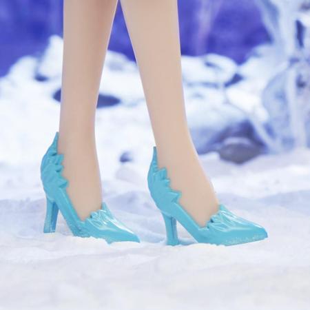 Boneca Frozen Elsa Shimmer Articulada 30Cm 3 + F1955 Hasbro em Promoção na  Americanas