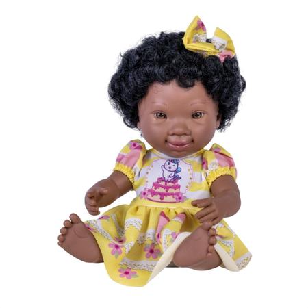 Imagem de boneca negra coleçao down infantil inclusiva cotiplas e apae