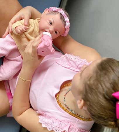 Bebê Reborn Boneca Realista Pode Dar Banho Com Mamadeira - Milk Brinquedos  - Boneca Reborn - Magazine Luiza