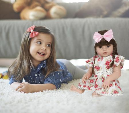 Boneca Reborn Realista 100% Silicone Cabelo Castanho + Itens - Cegonha Reborn Dolls Imagem de Boneca Reborn Realista 100% Silicone Cabelo Castanho + Itens